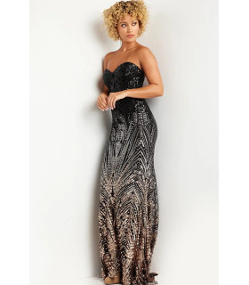 Strapless dress with a fitted silhouette and sequins