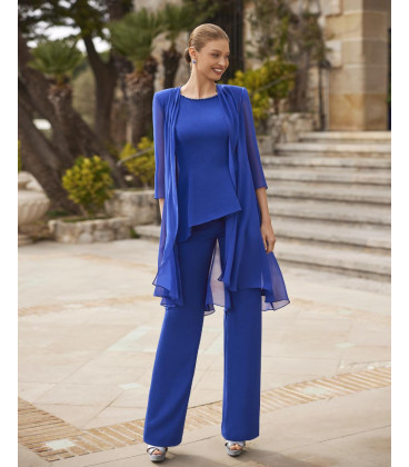 Crepe set with asymmetrical sleeveless blouse and jacket