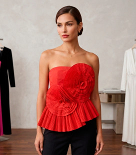 Strapless blouse with a spiral design on the front