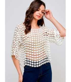 Blusa calada con apliques florales en 3D y perlas