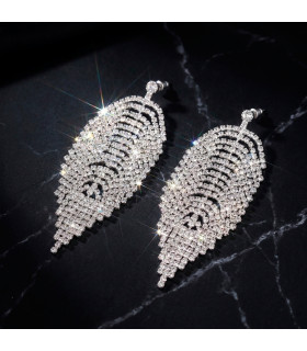 Pendientes colgantes brillantes con forma de hoja