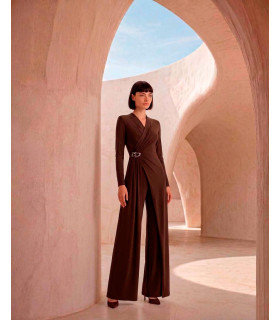 Long-sleeved jumpsuit with metal piece