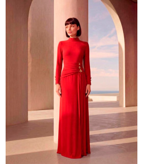 Vestido de cuello alto con mangas largas y botones en forma de flor