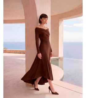 Vestido con escote cruzado y falda con picos