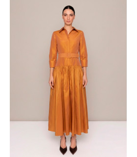 Classic shirt dress with three-quarter sleeves and turned-down cuffs, in a formal style