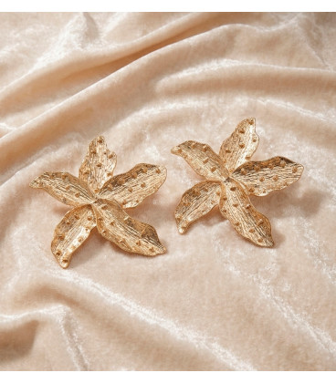 Flower or starfish shaped earrings with a corrugated finish