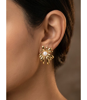 Gold Flower Earrings with Pearl.