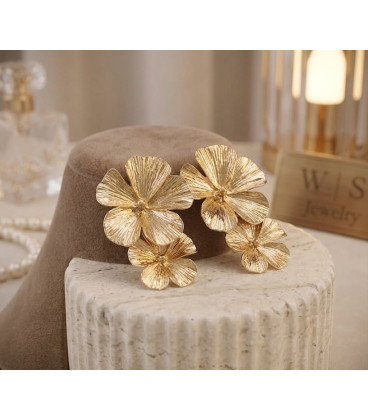 Gold Earrings with Flower Pendant Design.