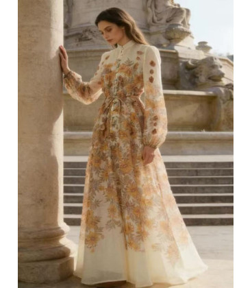 Vestido Largo con Estampado Floral.
